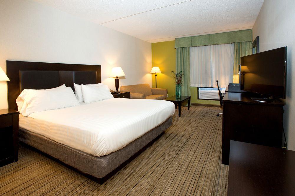 Holiday Inn Express Stony Brook-Long Island By Ihg Centereach Exterior photo