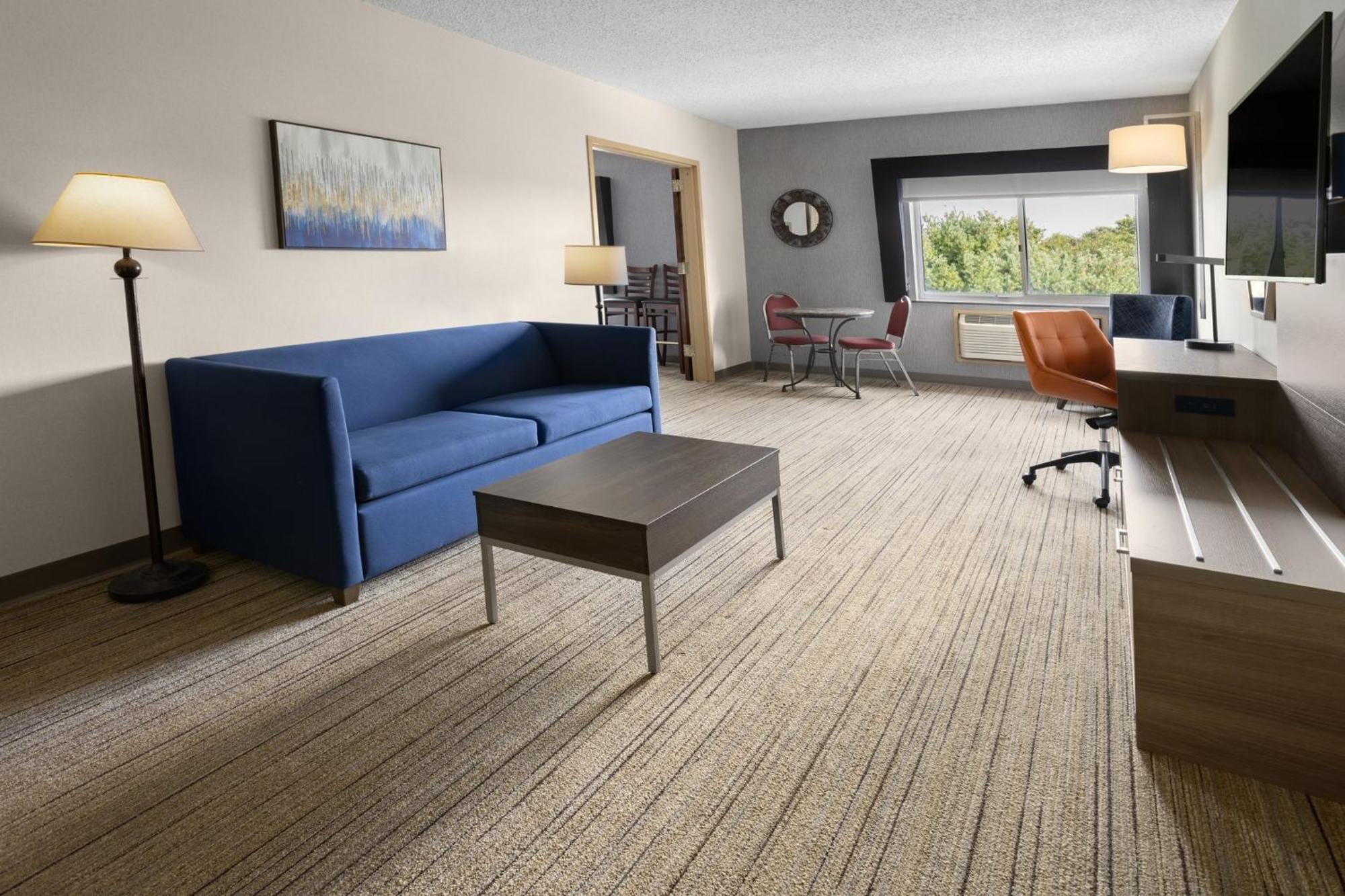 Holiday Inn Express Stony Brook-Long Island By Ihg Centereach Exterior photo