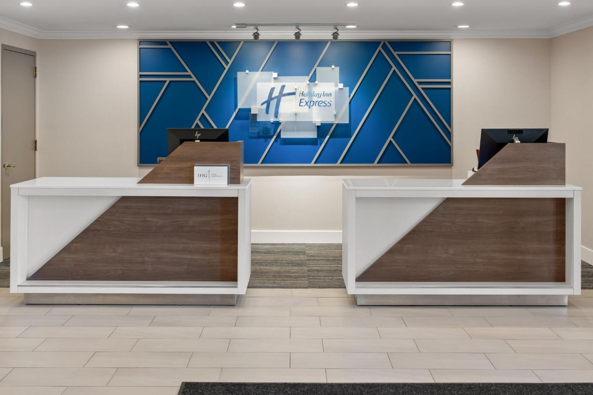 Holiday Inn Express Stony Brook-Long Island By Ihg Centereach Exterior photo