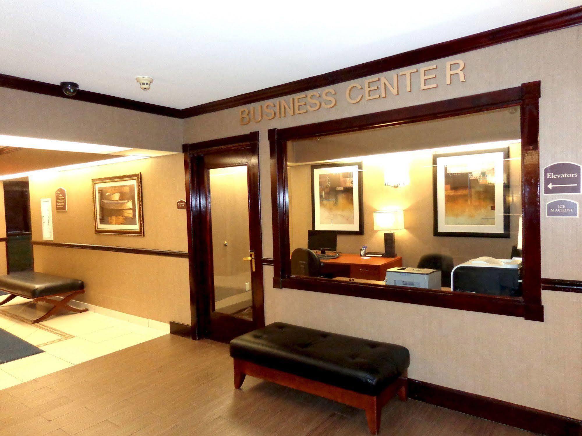 Holiday Inn Express Stony Brook-Long Island By Ihg Centereach Exterior photo